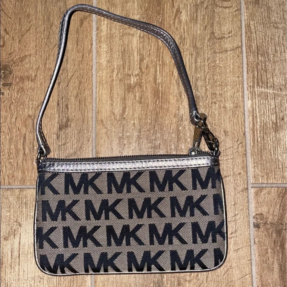Michael kors wristlet